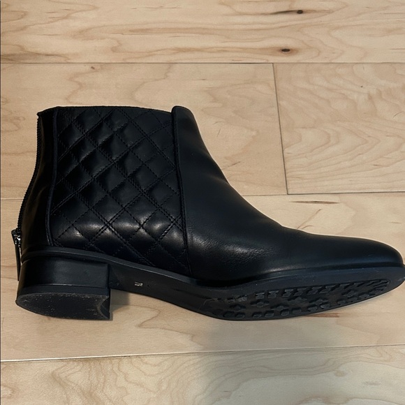 Aquatalia Black Quilted Ankle Boots: 7.5 - Picture 5 of 10